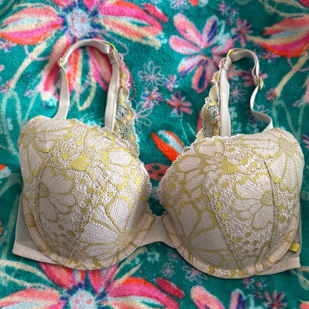 Victoria's Secret Cream and Yellow Lace Bra with Underwire Support